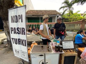 Inovasi Kopi Pasir Panas Jadi Tren Baru